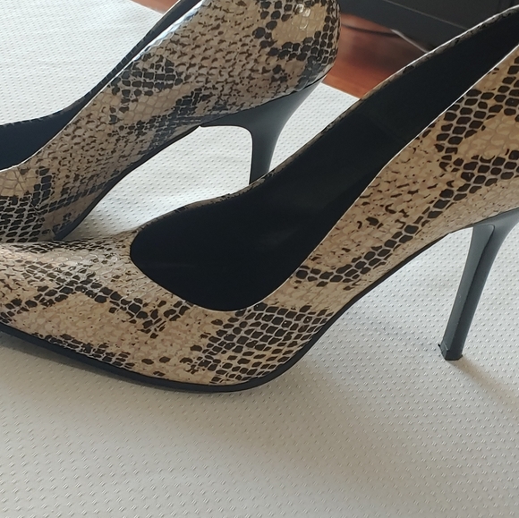 Heels - Picture 3 of 7